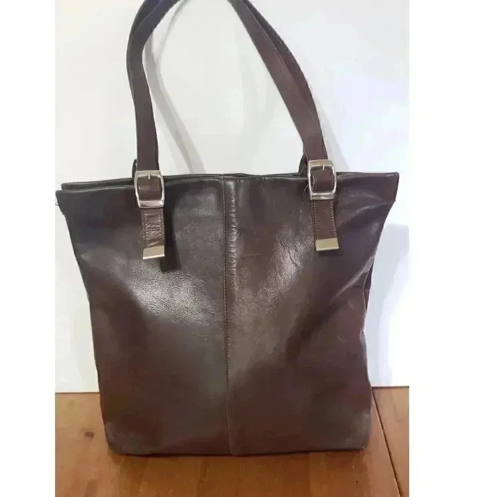Vintage 1970's dove leather shoulder bag goat leather super soft zip closure